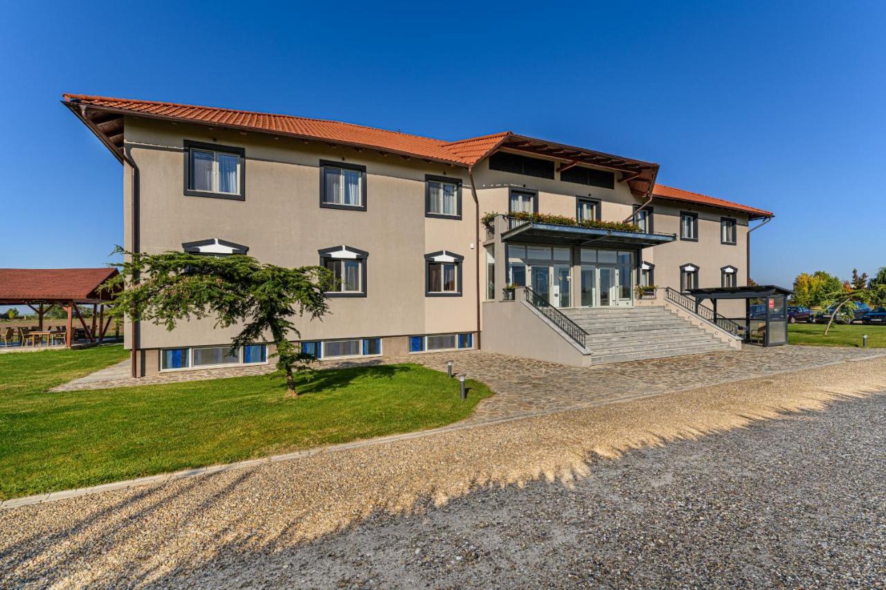 Stejarii Resort Ineu (Arad) Exterior foto