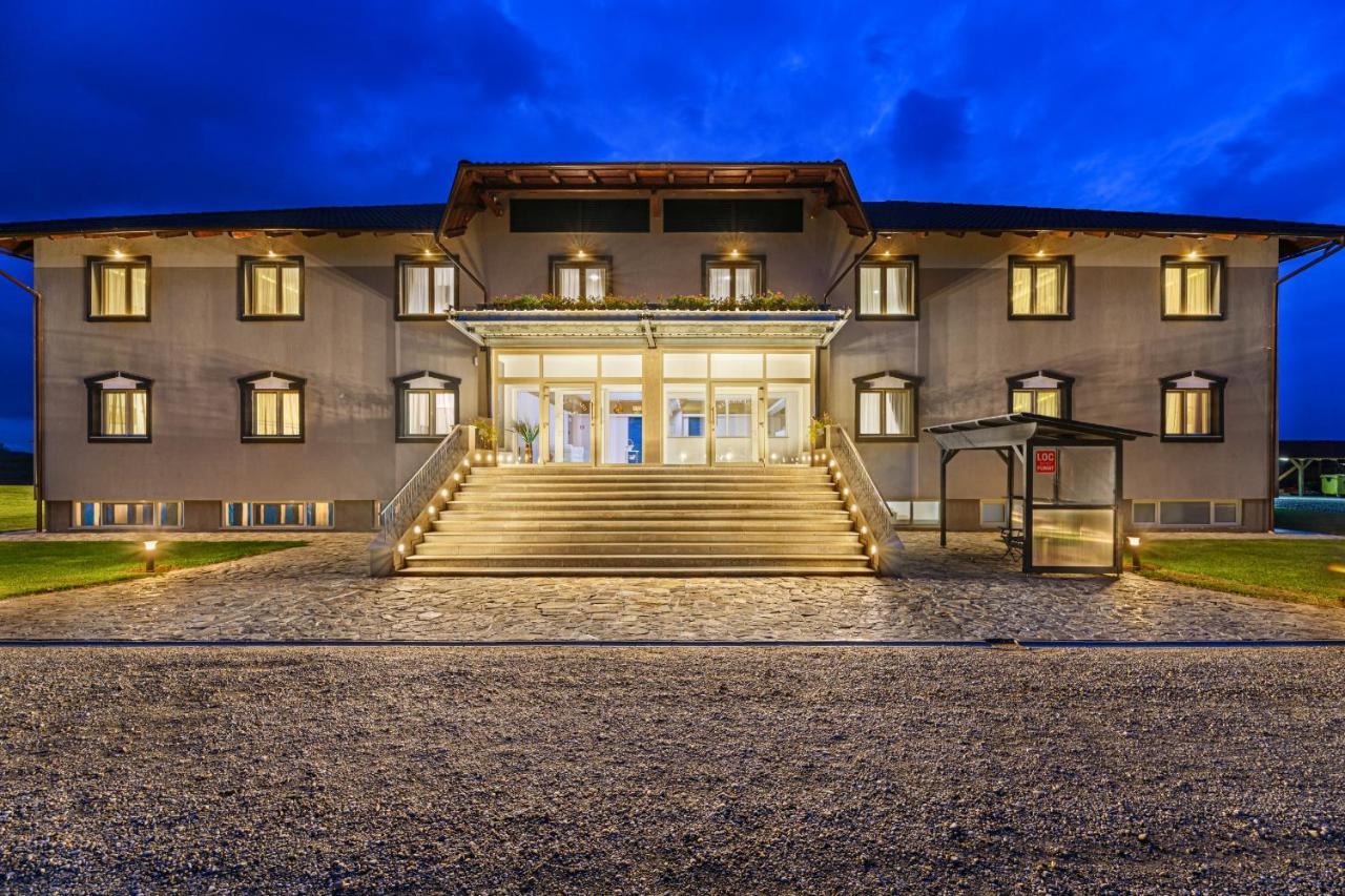 Stejarii Resort Ineu (Arad) Exterior foto